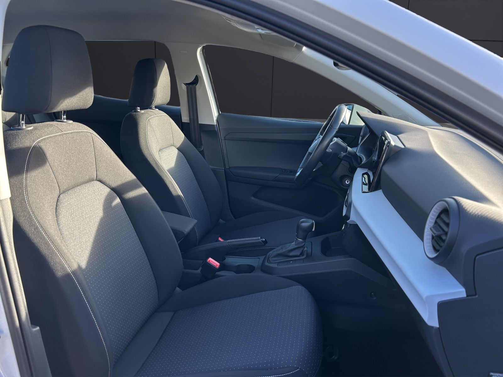 Fahrzeugabbildung SEAT Ibiza TSI Style DSG LED Navi AID ACC RFK SH