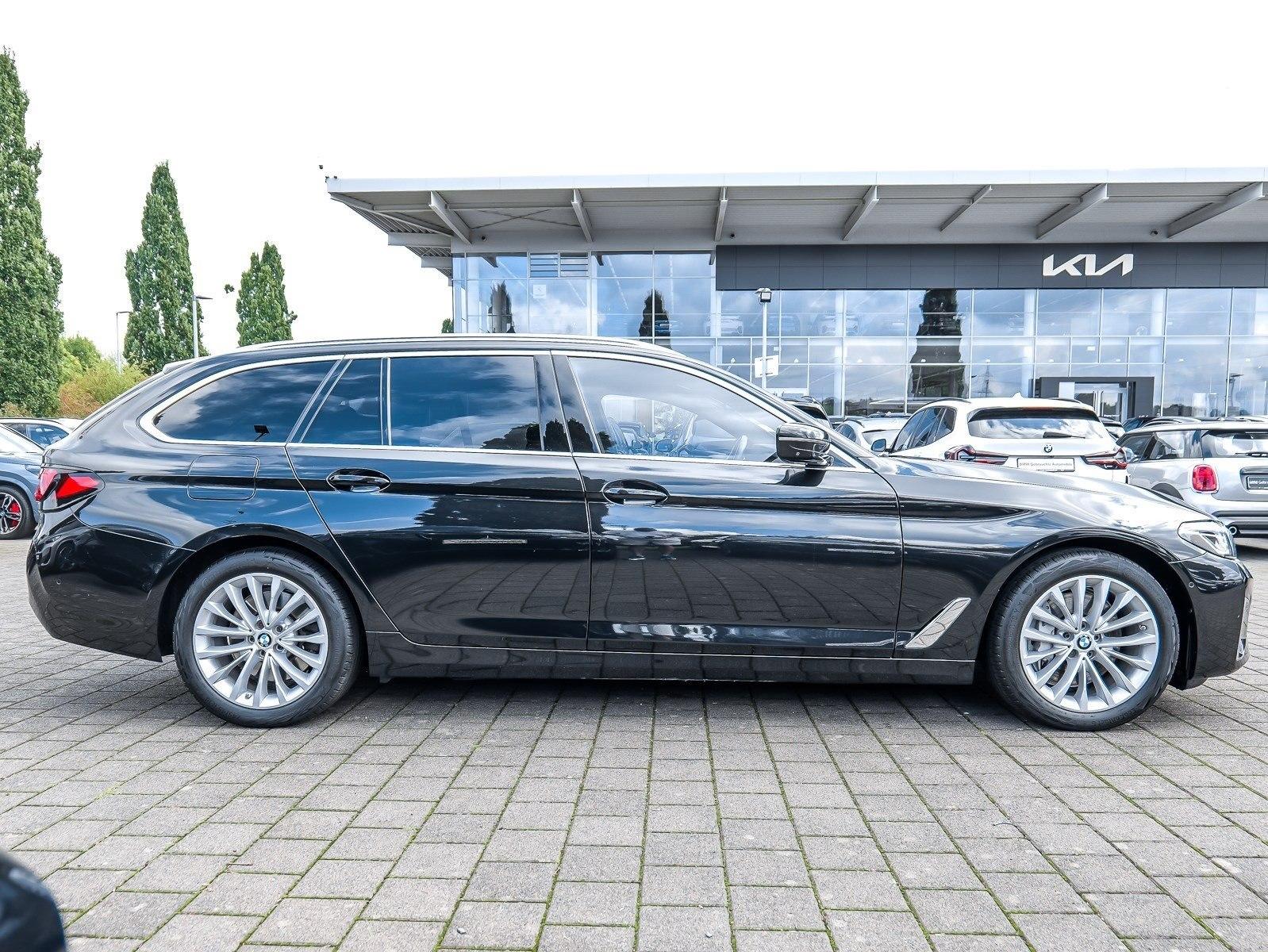 BMW 530d Touring Luxury Line HUD PANO RFK NAVI DAB