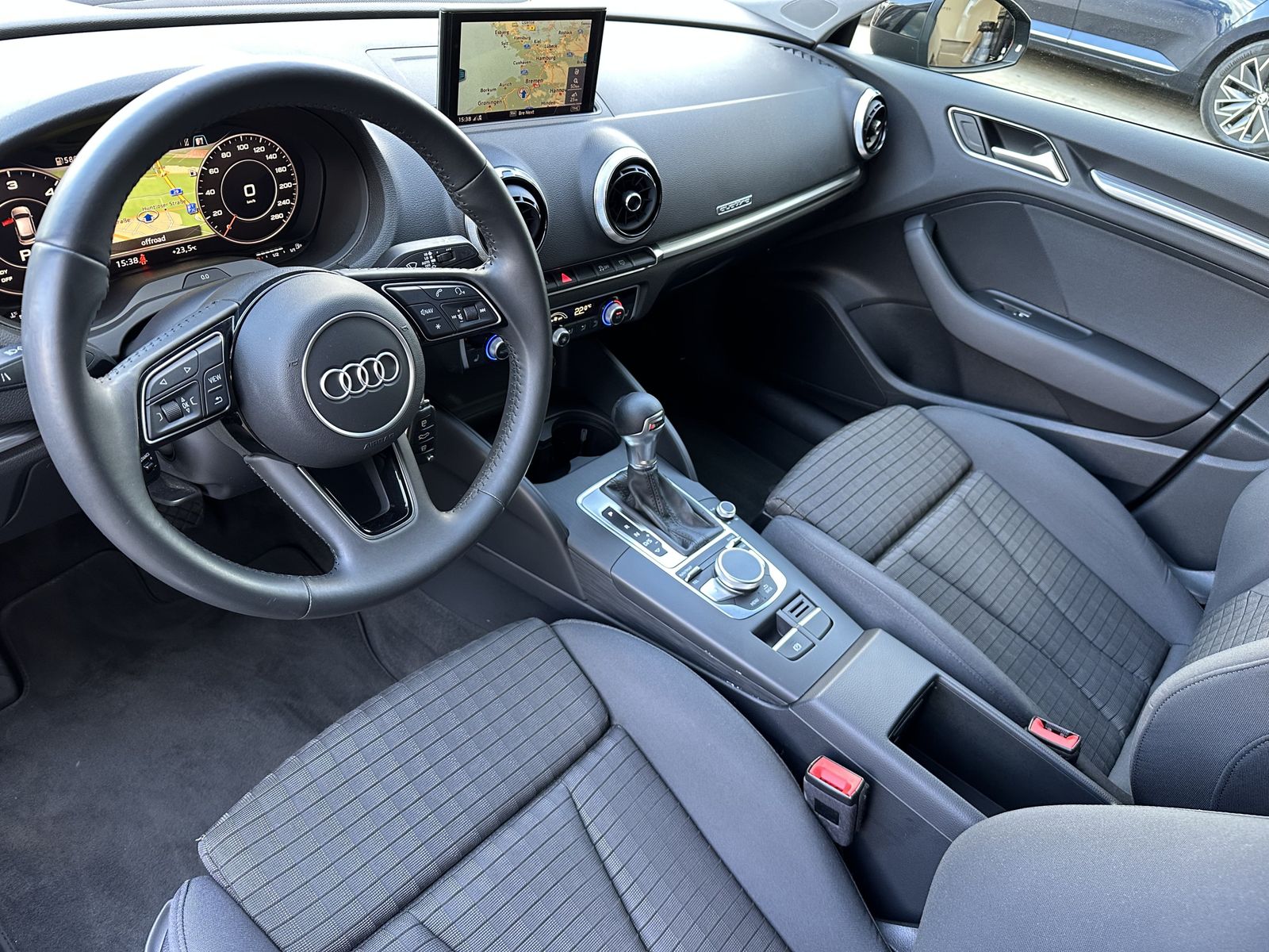 Fahrzeugabbildung Audi A3 SpB 40 TDI Quattro Sport NAV+XENON+KAM+VCOCK