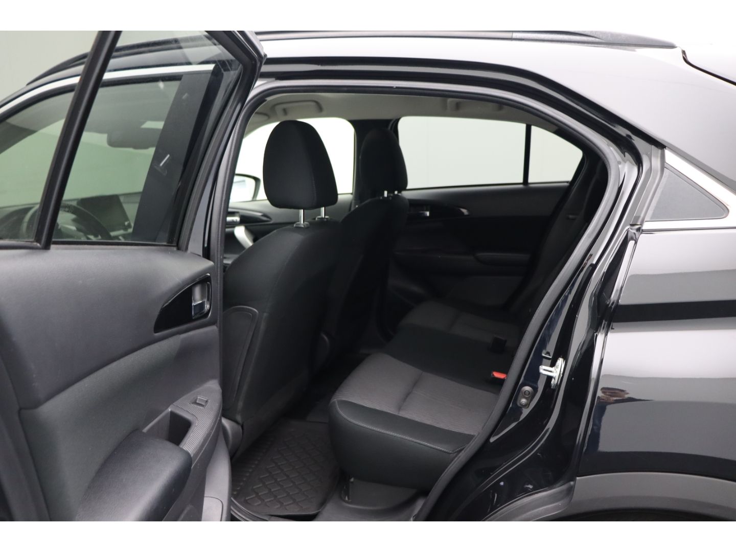 Fahrzeugabbildung Mitsubishi Eclipse Cross 2.4 Basis Hybrid 4WD