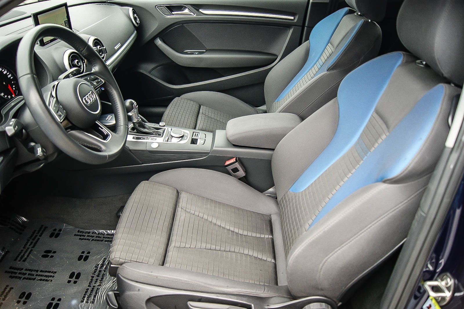 Fahrzeugabbildung Audi A3 30 TFSi SPORT S-tronic XENON NAVIGATION PDC