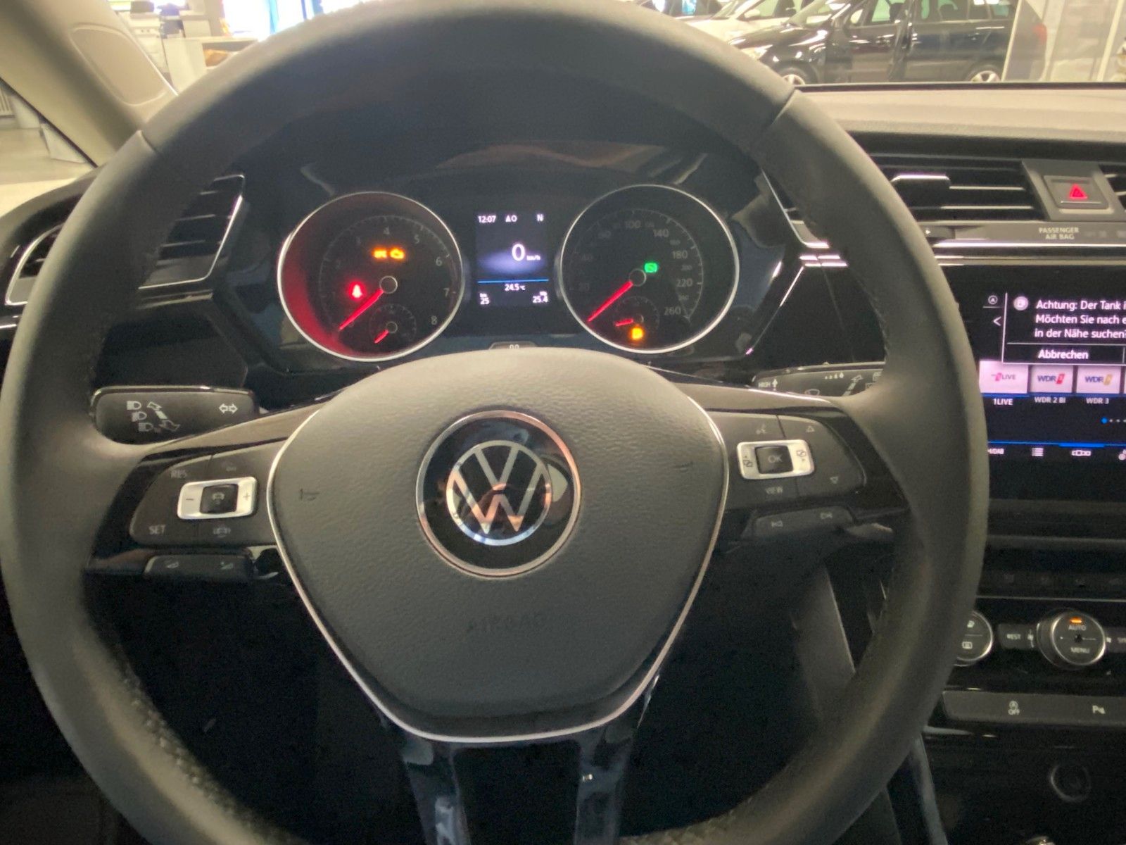 Fahrzeugabbildung Volkswagen Touran 1.5 TSI OPF DSG Highline R-Line+NAVI+LED+