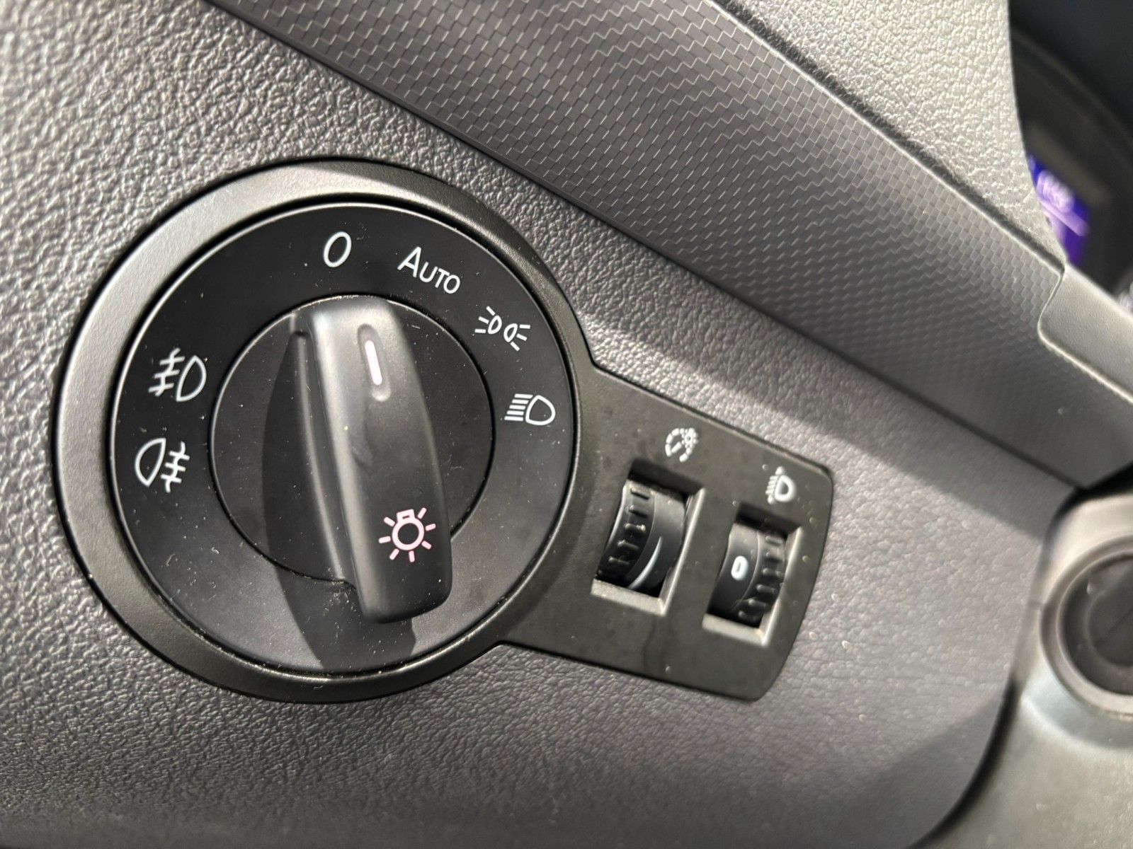 Fahrzeugabbildung Volkswagen Caddy 1.6D Kombi Maxi Trendline AHK/7-SITZER/PDC