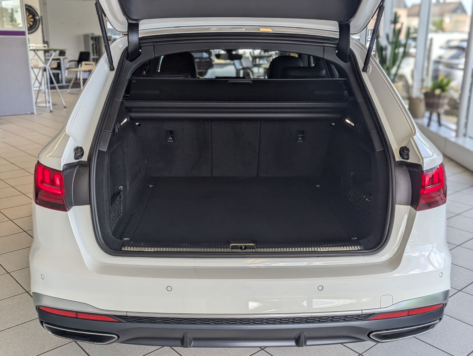 AUDI A4 35 TDI S-Line Pano LED Virtual Cam ACC 18 - Image 17
