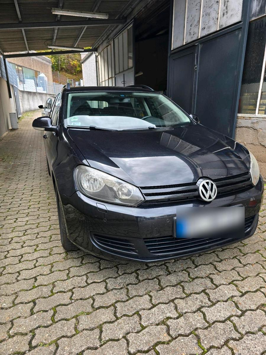 Volkswagen Golf 2012 — rear view