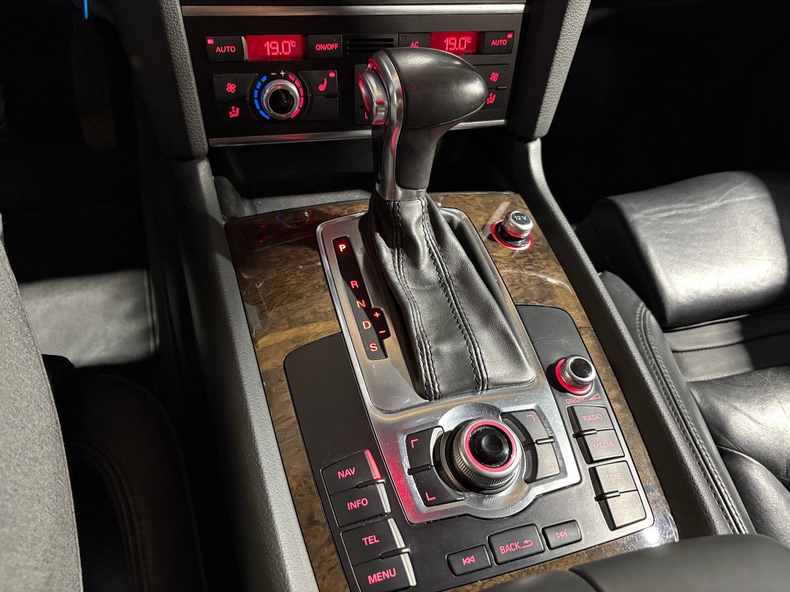 Fahrzeugabbildung Audi Q7 3.0 TDI quattro/S-LINE/MEMORY/XENON/7-SITZ/V6