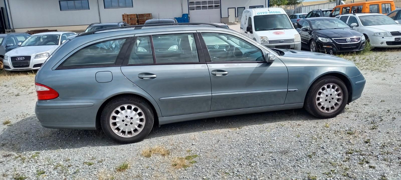 Mercedes-Benz E220 2004 — photo 10