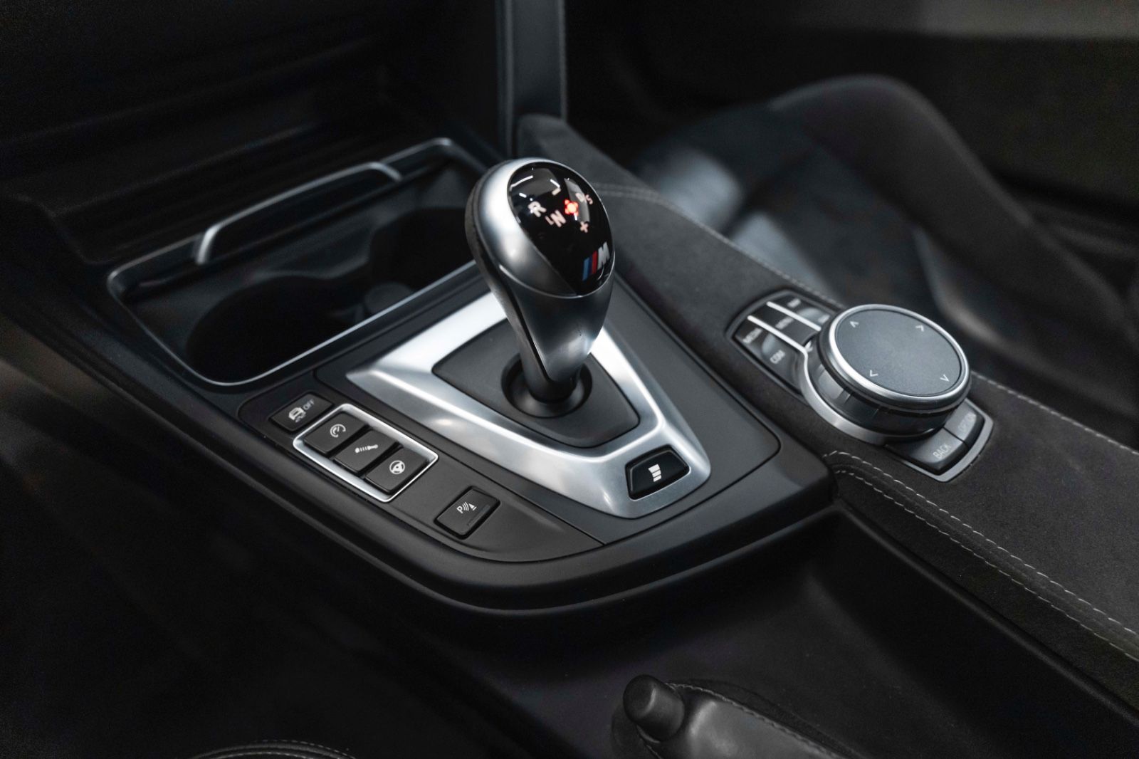 Fahrzeugabbildung BMW M4 CS Head UP LED NAV KAM PDC DKG
