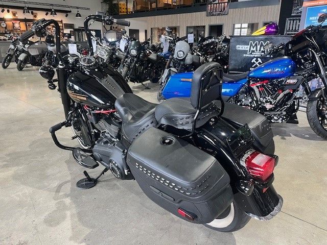 Fahrzeugabbildung Harley-Davidson Heritage Softail Classic 114cui Chicano Umbau