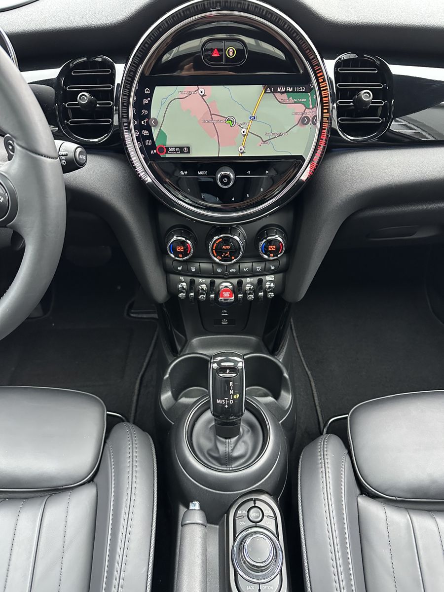 Fahrzeugabbildung MINI Cooper S Classic Trim NAV+LED+PANO+KAMERA+HEADUP