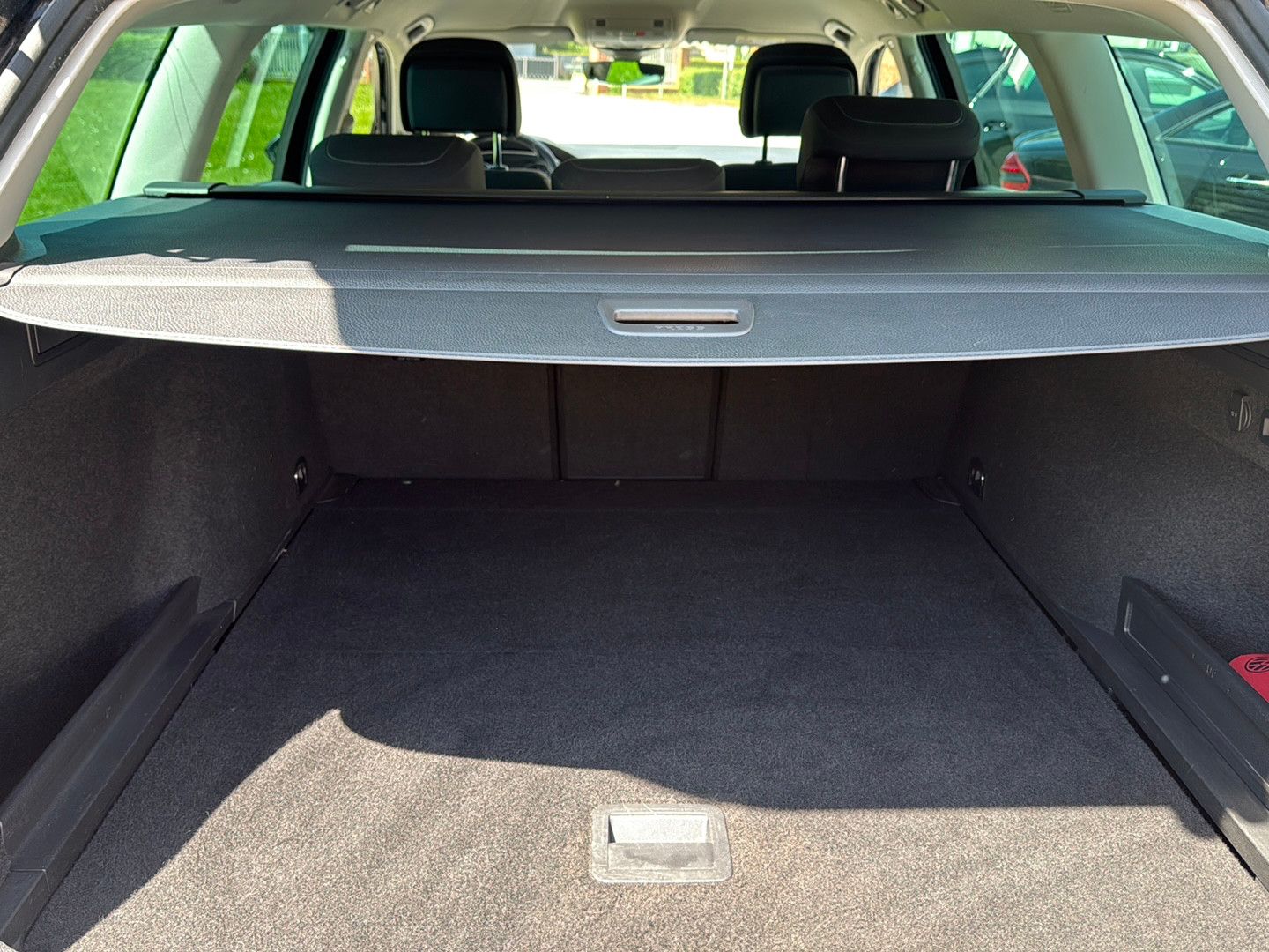Fahrzeugabbildung Volkswagen Passat Variant Business