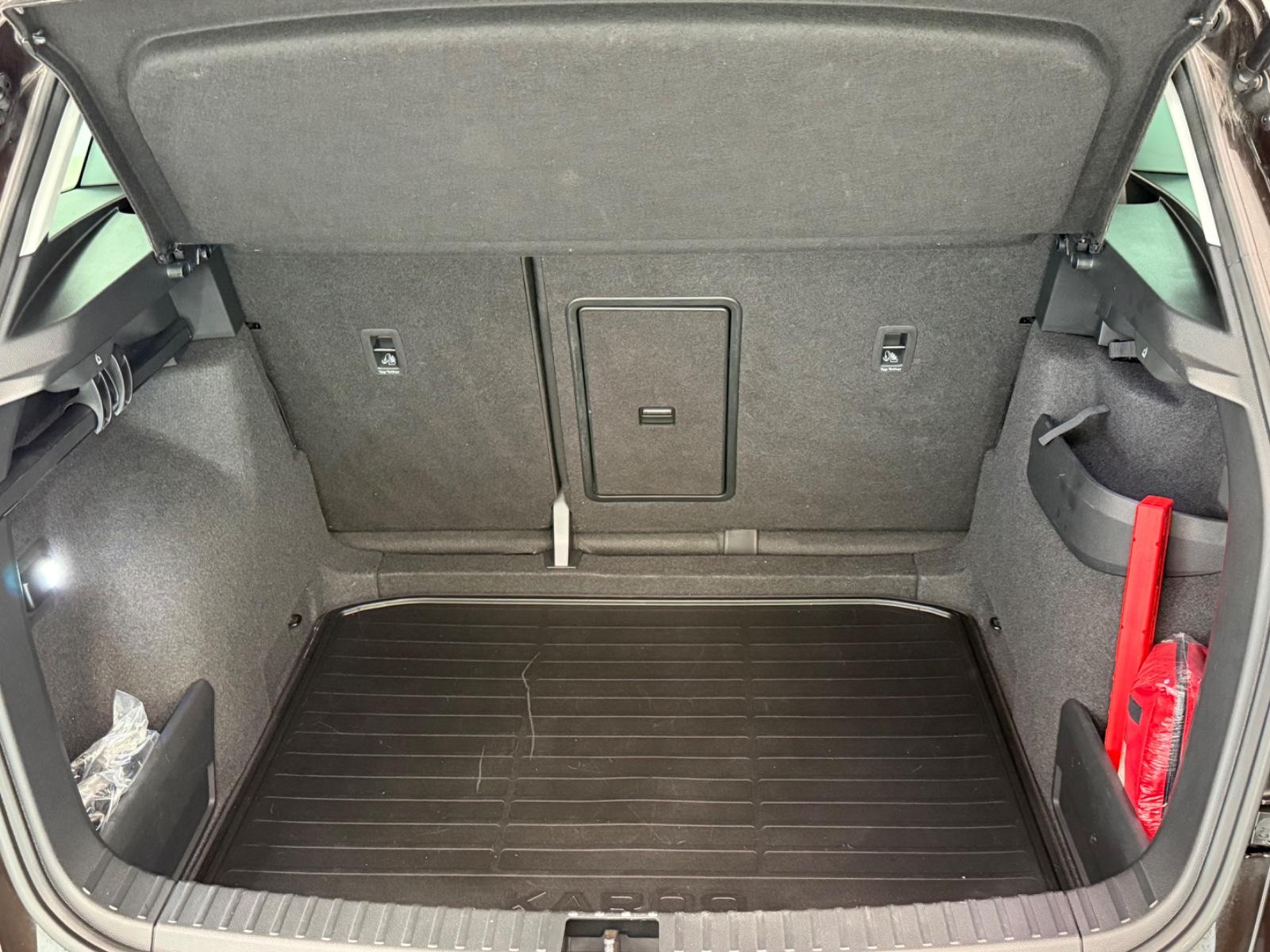 Skoda Karoq 1.6 TDI  Style DSG PANO VIRTUAL TACHO AHK