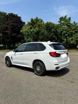 BMW X5 xDrive30d - - BMW X5 in Köln