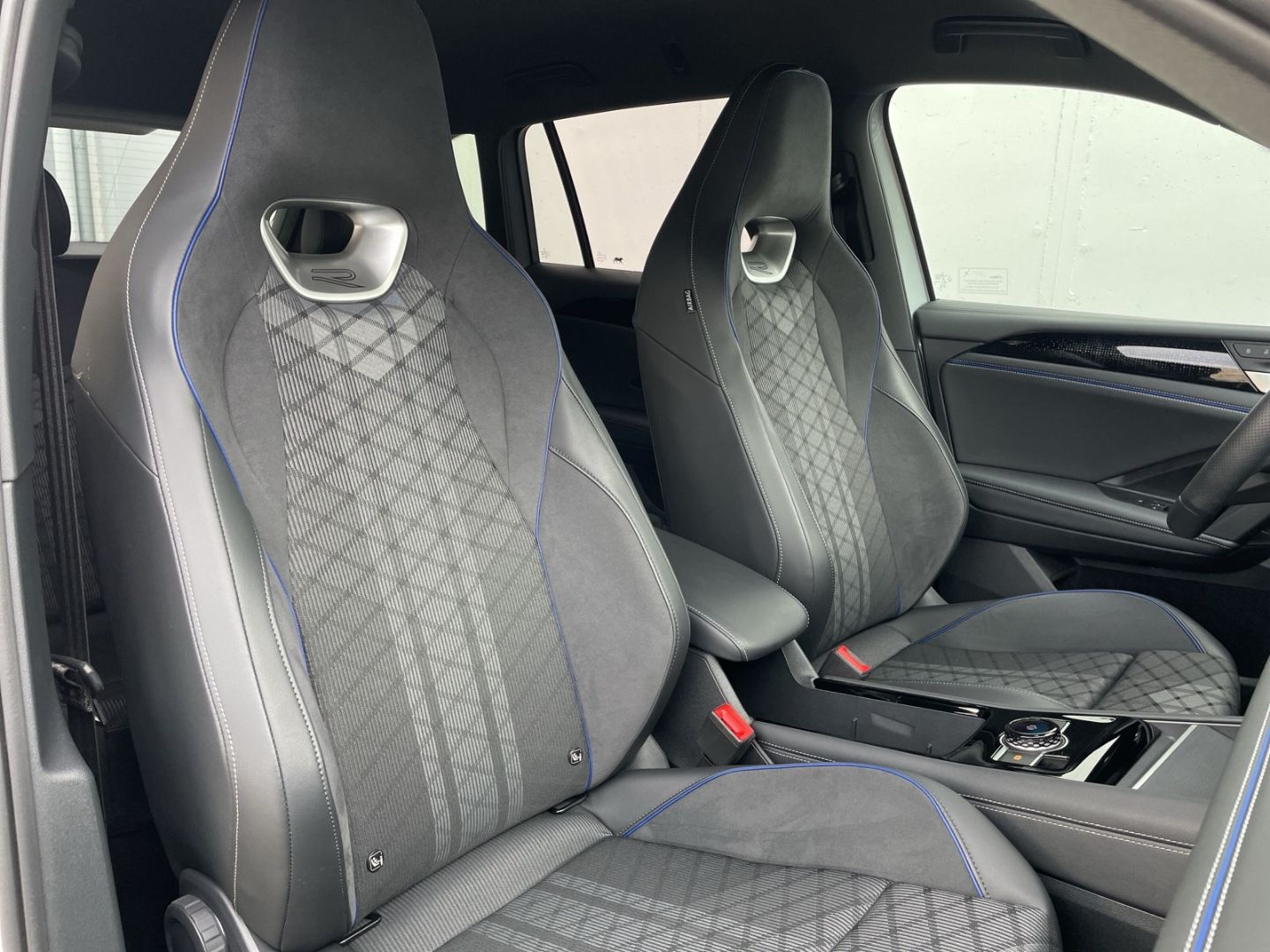 Tiguan 2.0 TDI R-Line Black Style AHK/360°Kamera