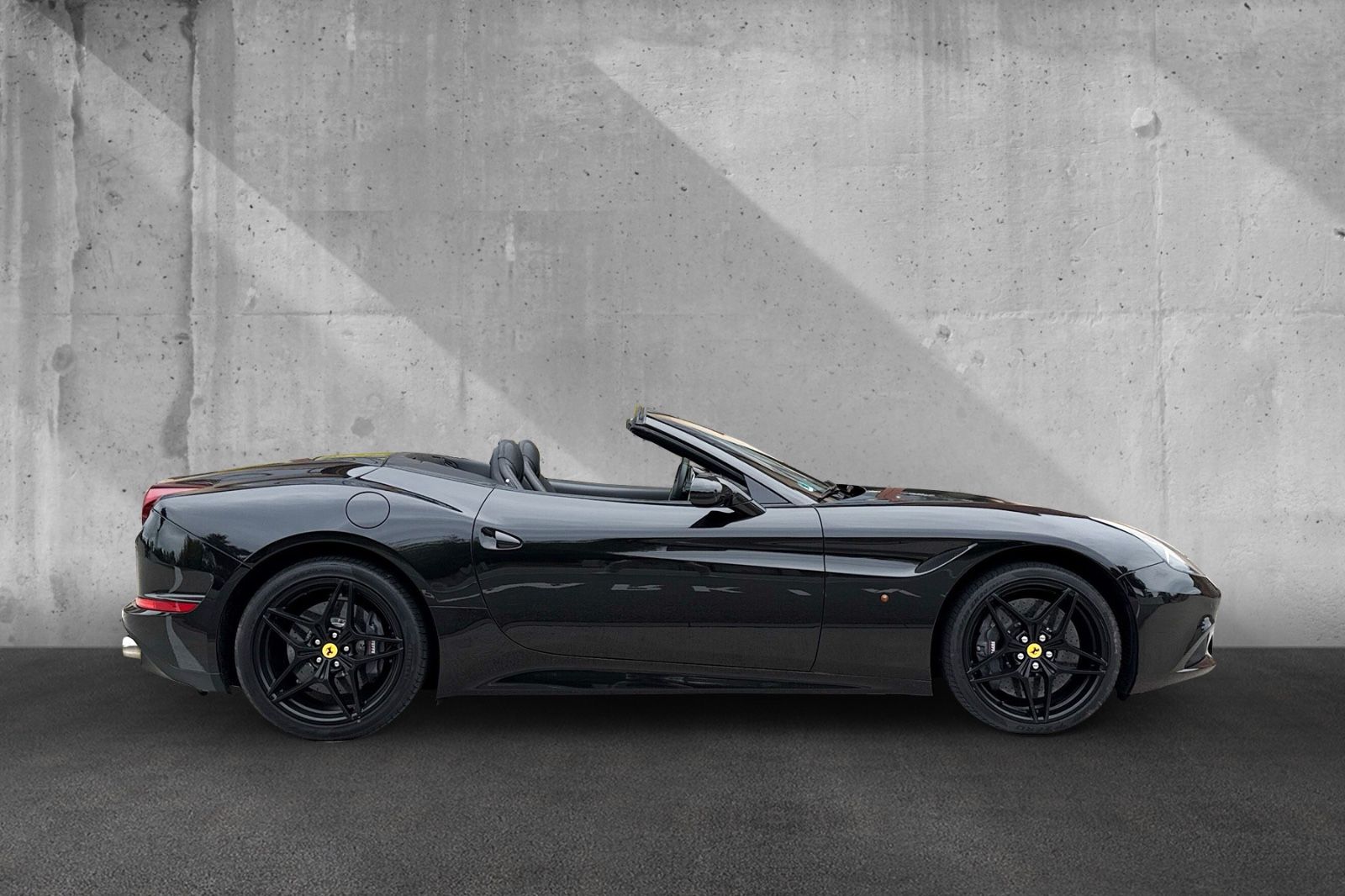 Fahrzeugabbildung Ferrari California T*All Black*