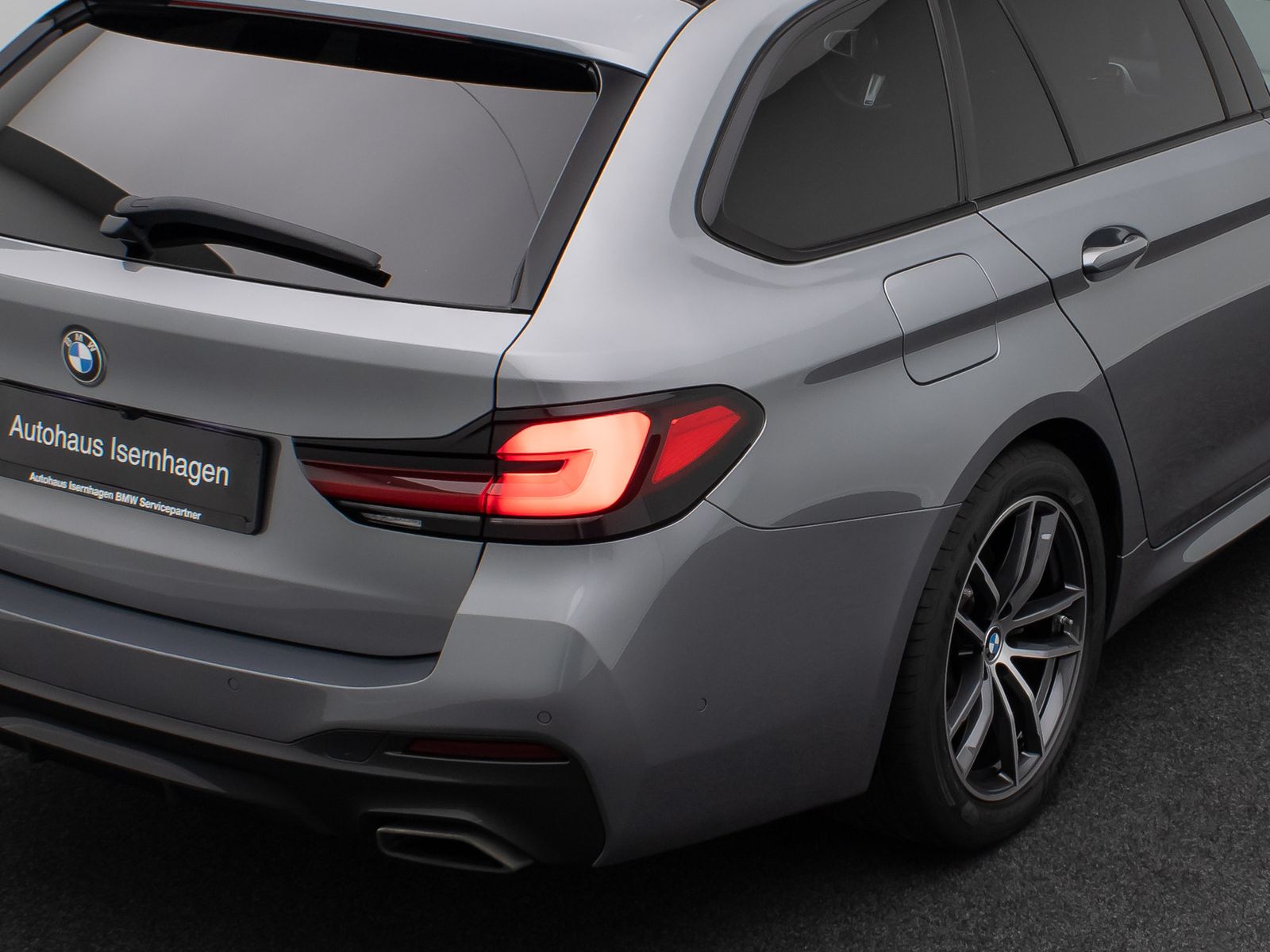 Fahrzeugabbildung BMW 530d xD M Sport Kamera HUD DAB H/K AHK ACC Alarm