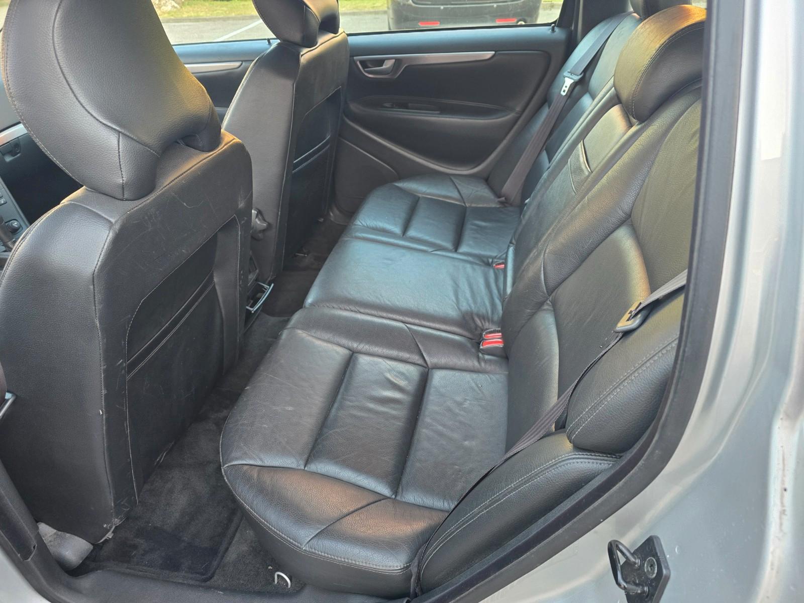 Volvo V70 2004 — photo 14