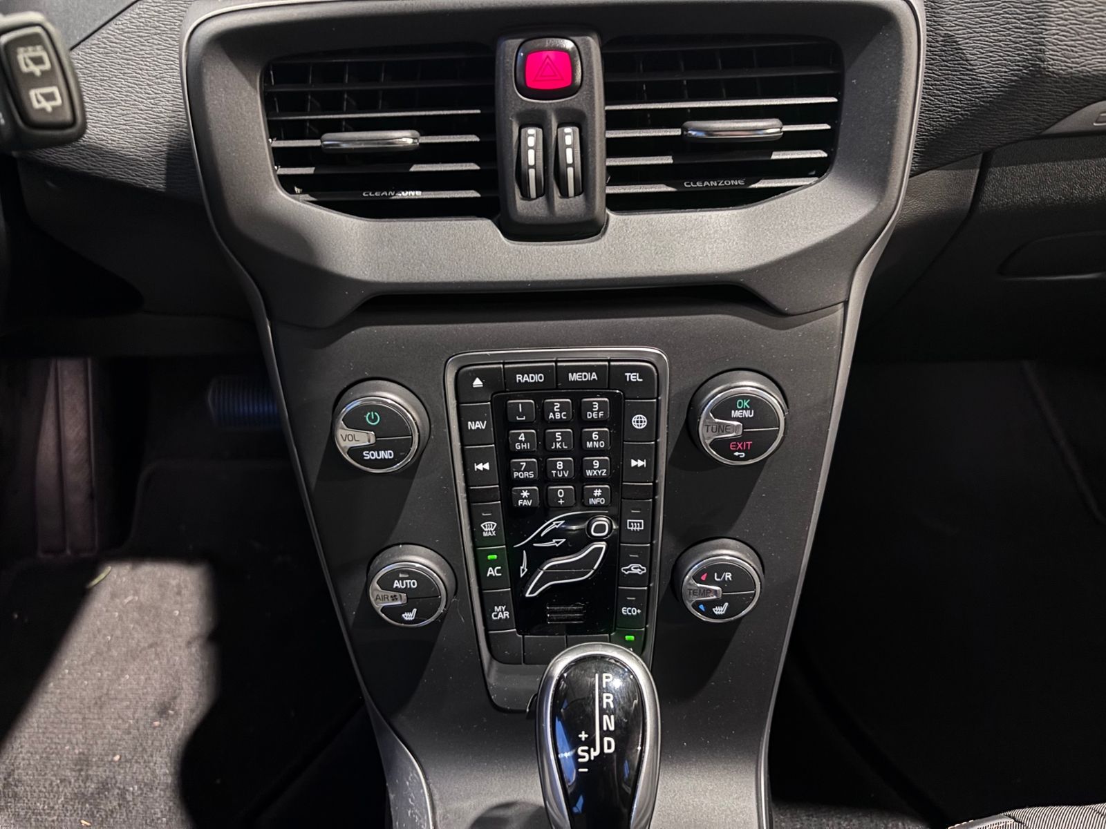 Fahrzeugabbildung Volvo V40  Cross Country Plus KLIMA LED NAVI ALU