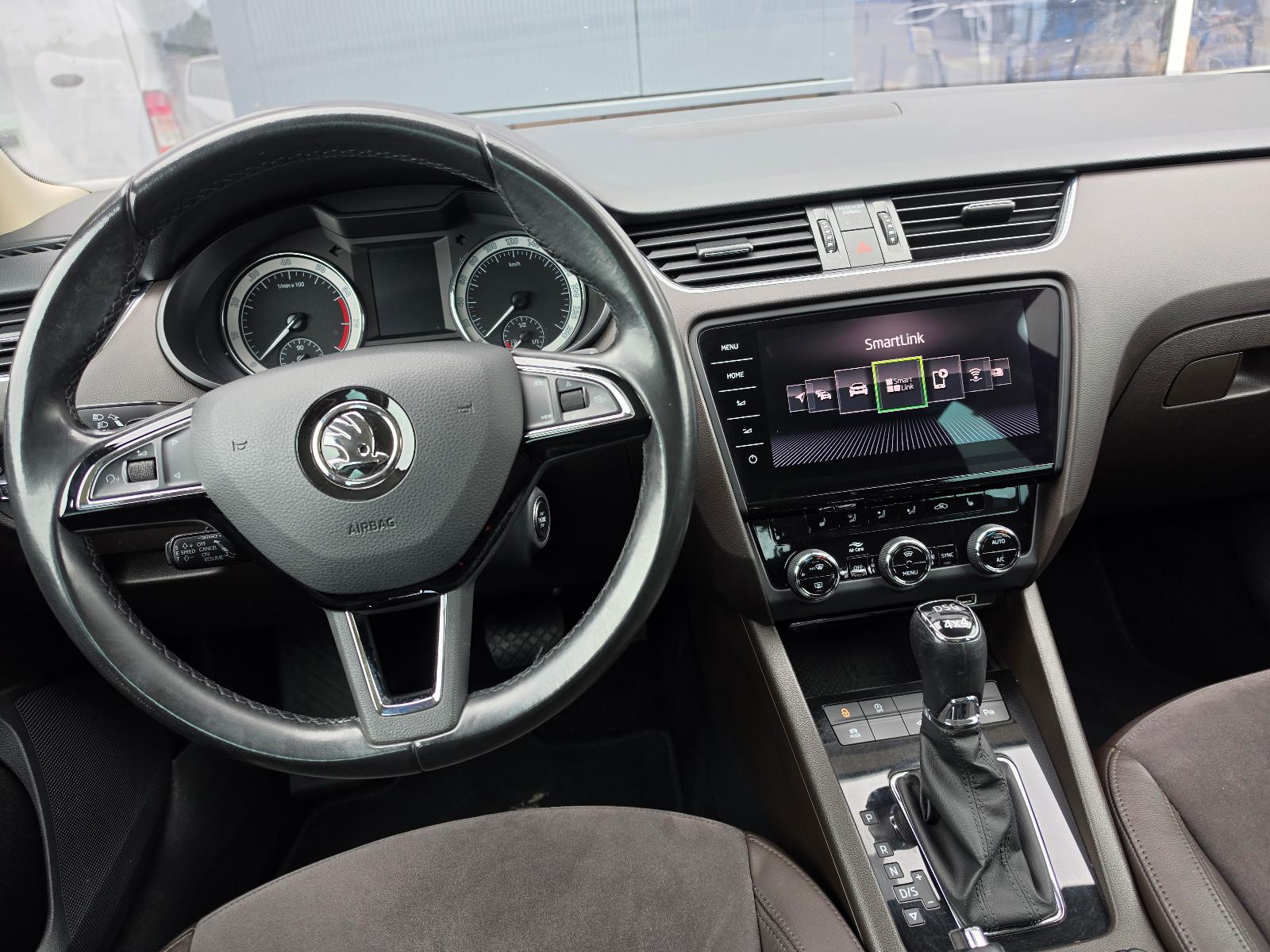 Skoda Octavia 2.0 L&K 4x4 TÜV Neu/Scheckh./LED/Pano.