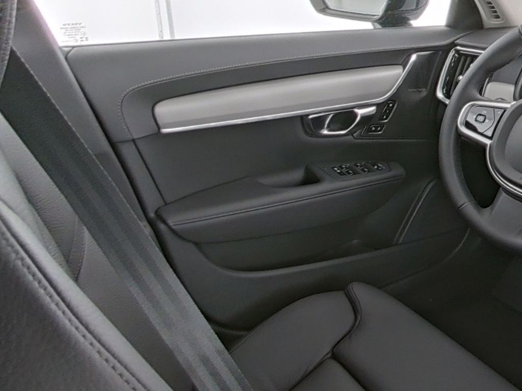 Volvo V90 Kombi Plus Dark Recharge Plug-In Hybrid AWD  foto 12
