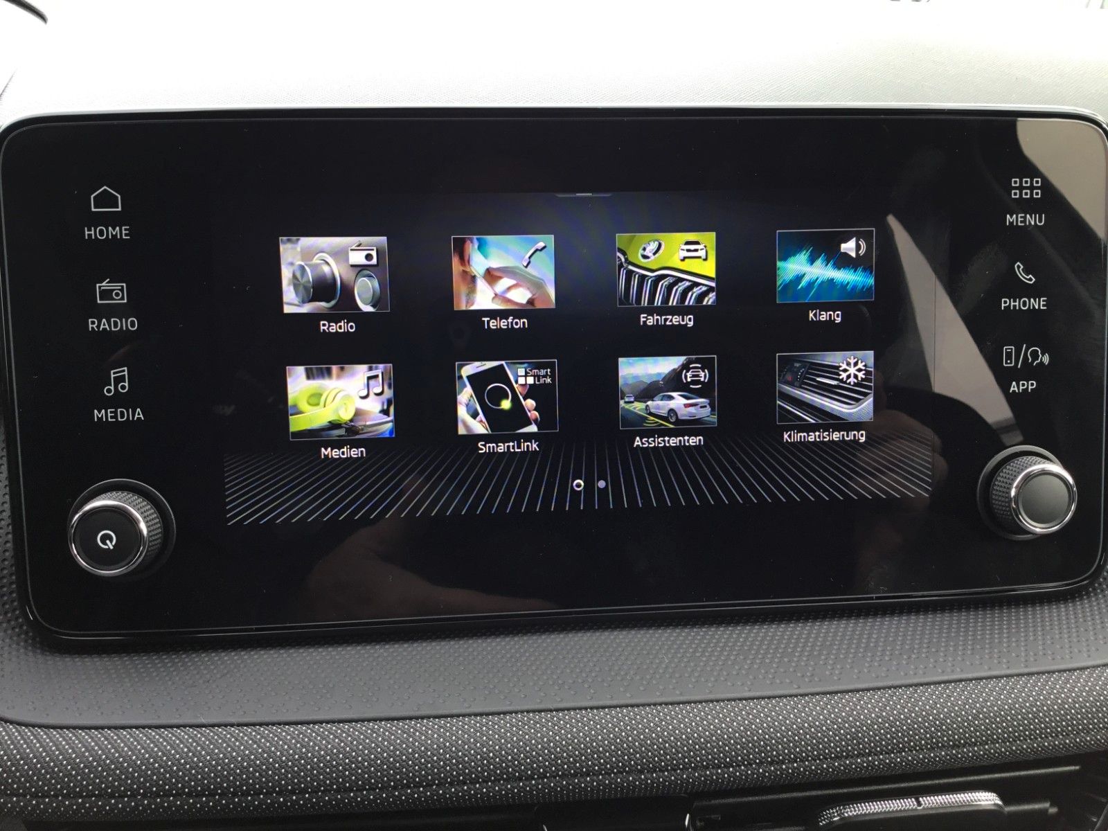 Fahrzeugabbildung SKODA Fabia 1.0l TSI DSG Selection+15"+LED+Sitzheizung