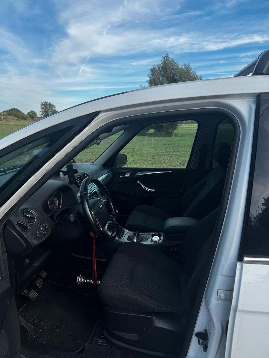 Ford Galaxy 2009 — photo 9