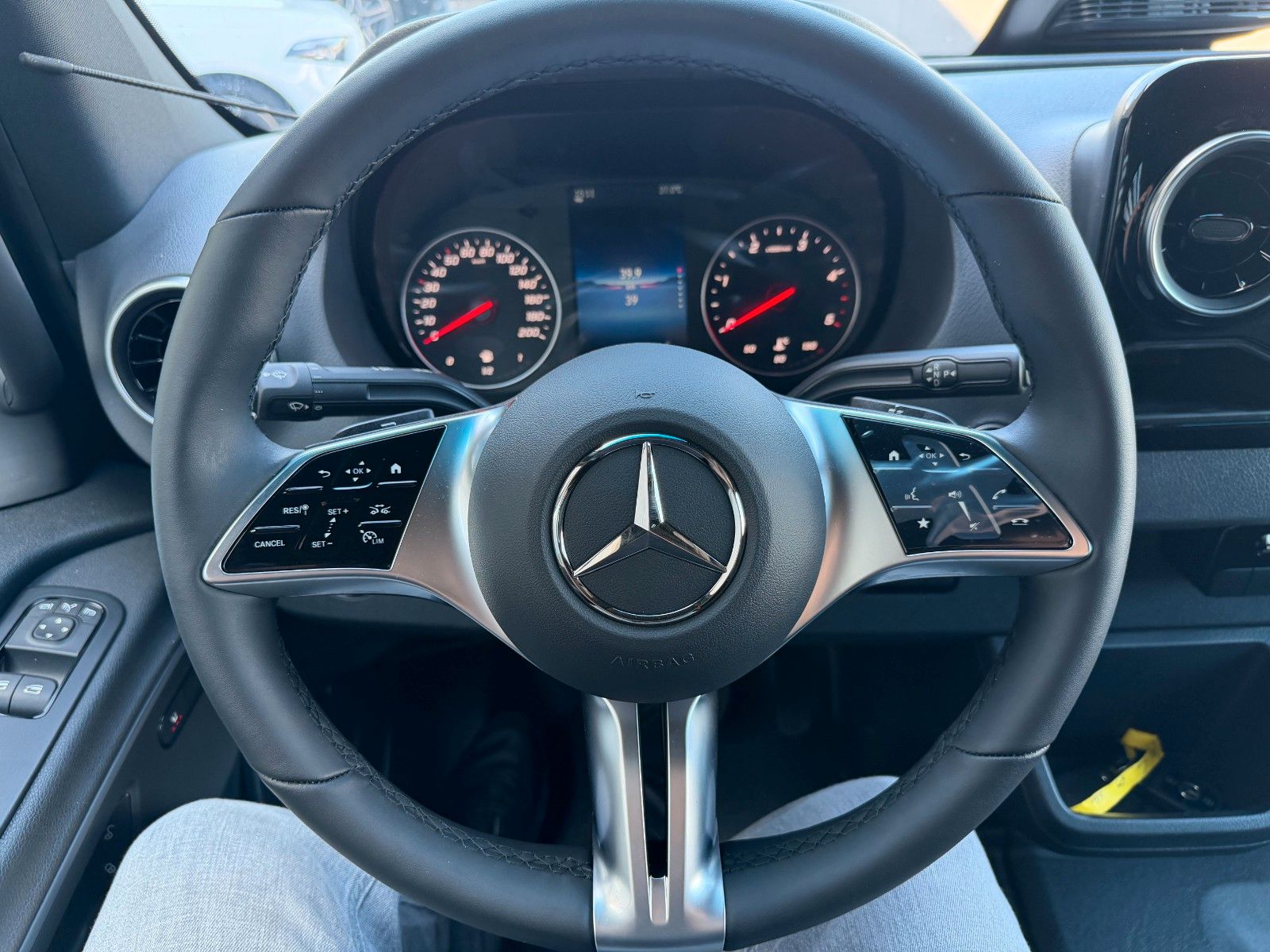 Fahrzeugabbildung Mercedes-Benz Sprinter 519 CDI DoKa Henschel 3-S-Kipper