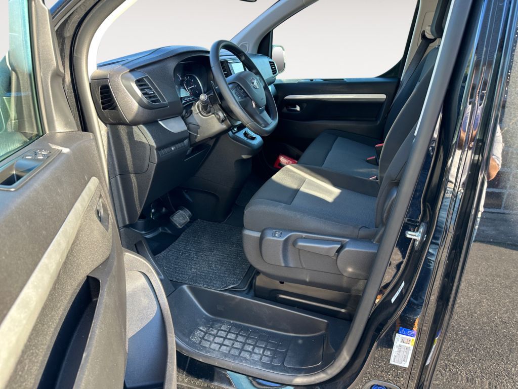 Fahrzeugabbildung Toyota Proace 2,0-l-D-4D L2 (8-Si.) Autm. Verso Shuttle