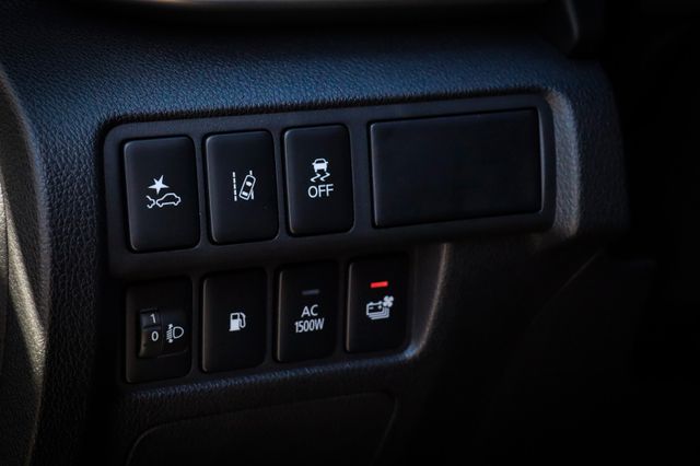 Fahrzeugabbildung Mitsubishi Eclipse Cross 2.4 PHEV Plus SELECT 4WD LAGERWARE