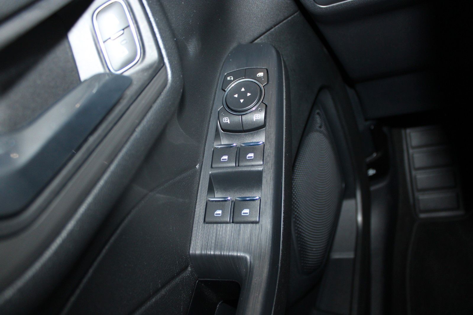 Fahrzeugabbildung Ford Kuga Titanium LED NAVI CAM WinterPaket