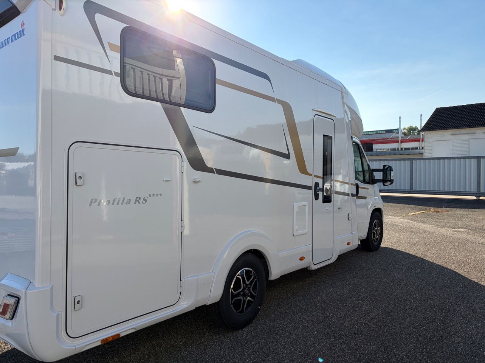 Fahrzeugabbildung Eura Mobil Profila RS 695 EB