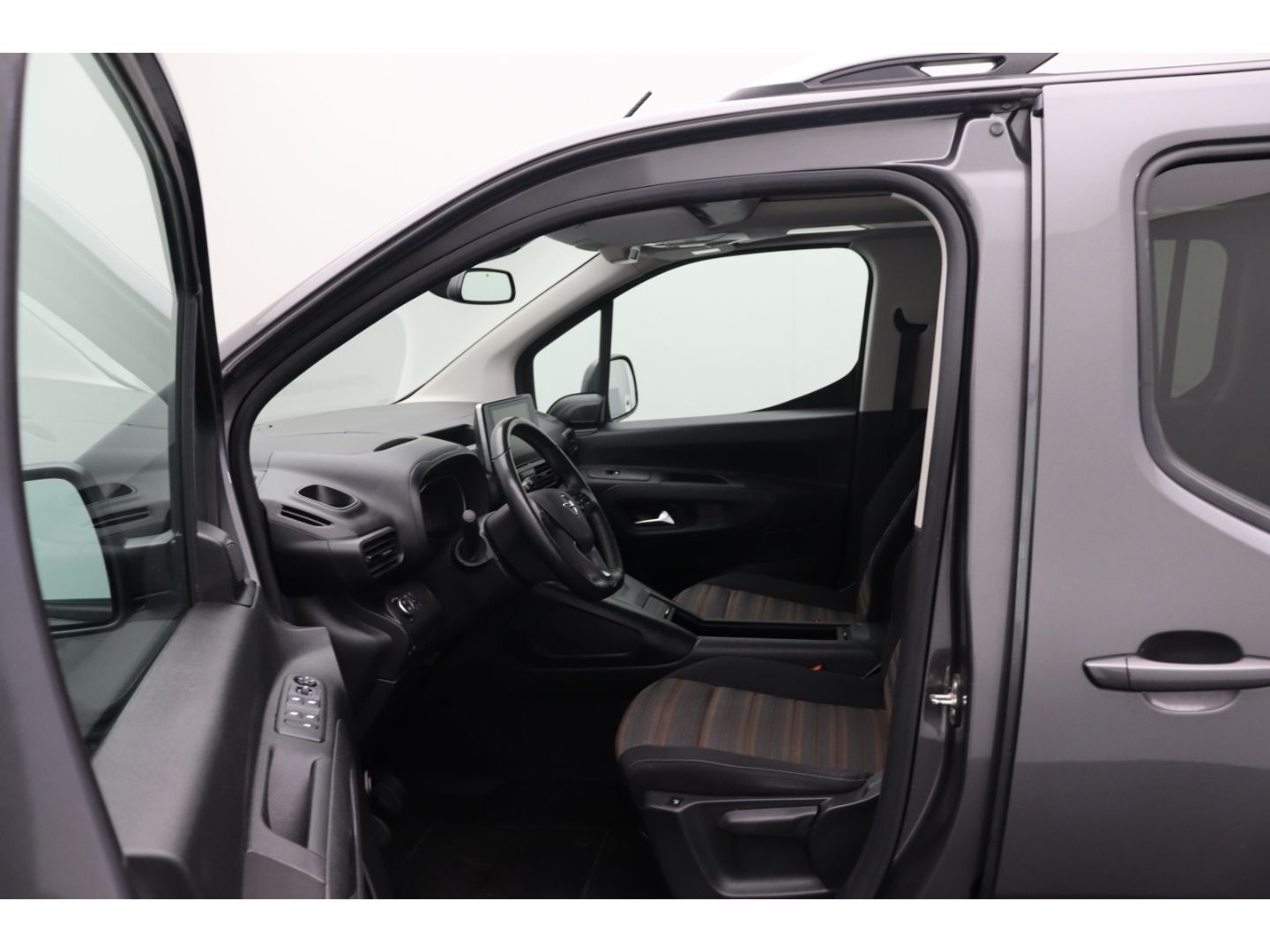 Fahrzeugabbildung Opel Combo Life INNOVATION AHK Kamera SHZ