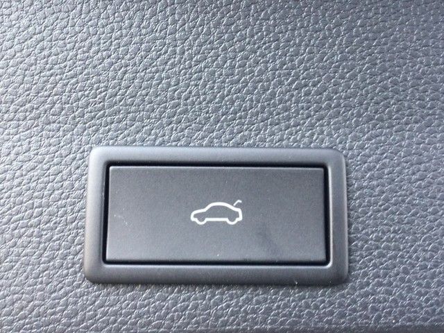 Fahrzeugabbildung SEAT Ateca TSI Xperience DSG LED AHK Navi AID ACC RFK