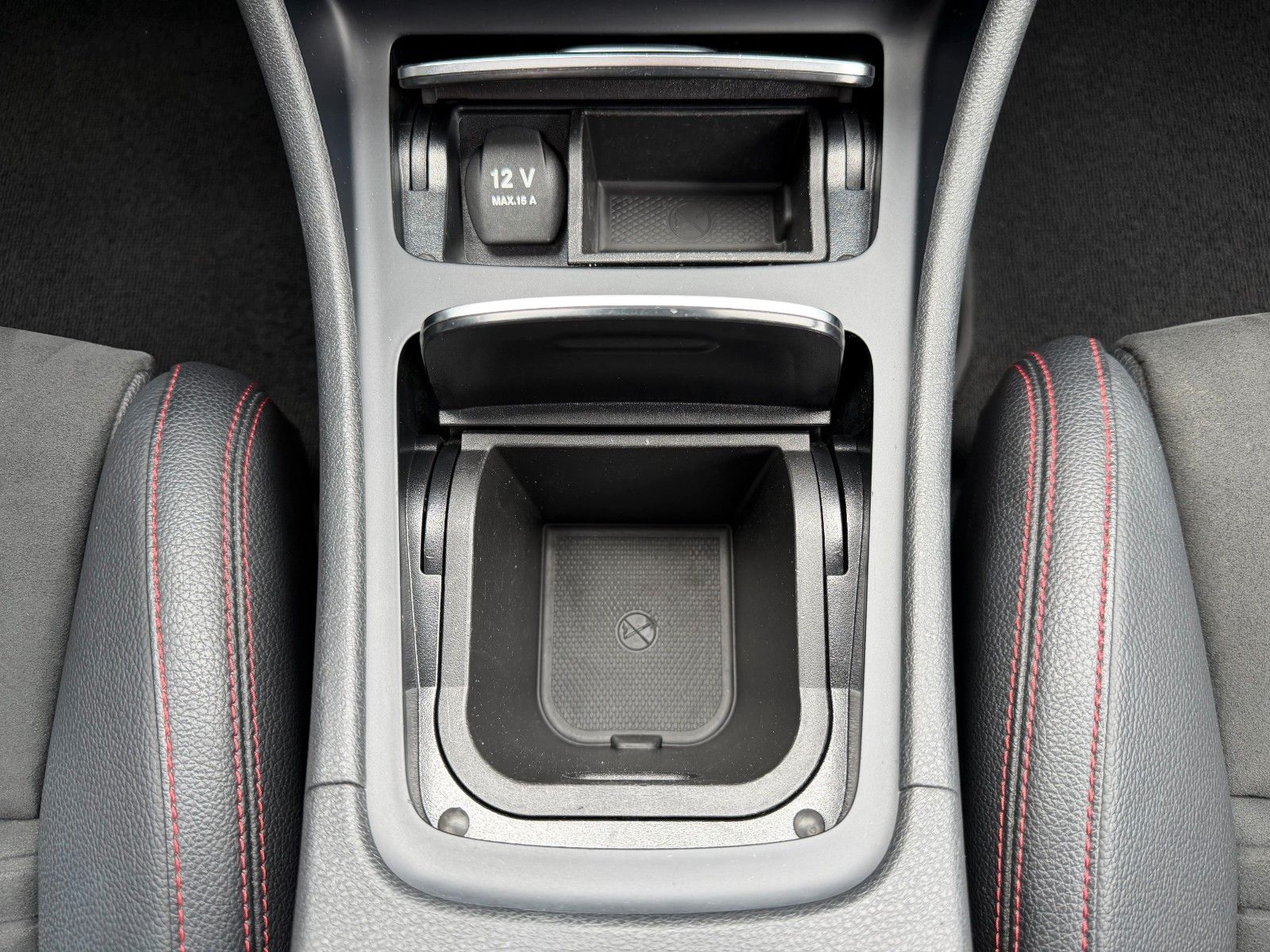 Fahrzeugabbildung Mercedes-Benz CLA 200 SB AMG+Pano+Distr+AHK+RKamera+TotW+