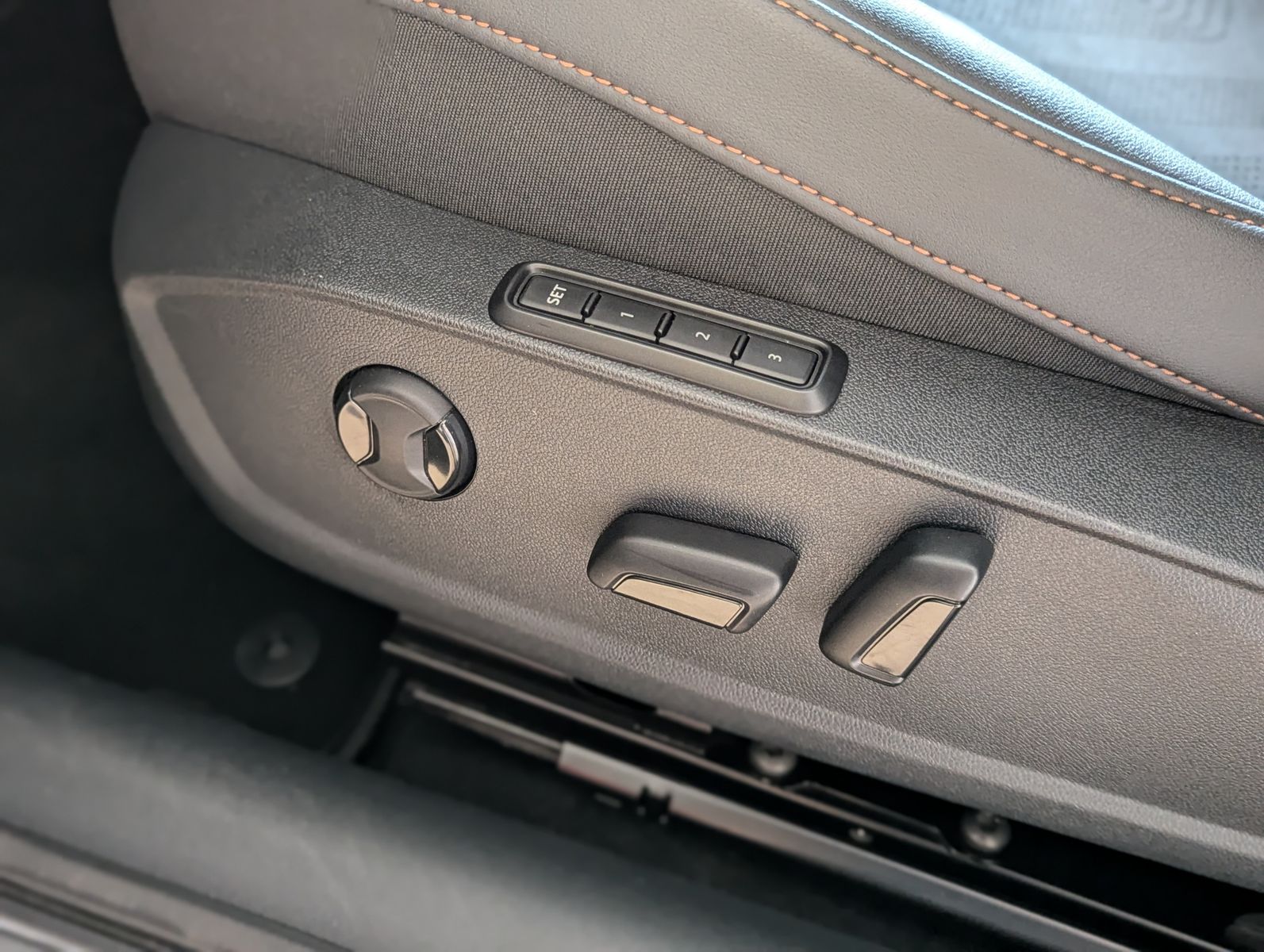 CUPRA Formentor 1.5 eTSI Dynamic / Edge-Paket ACC 18" - Image 21