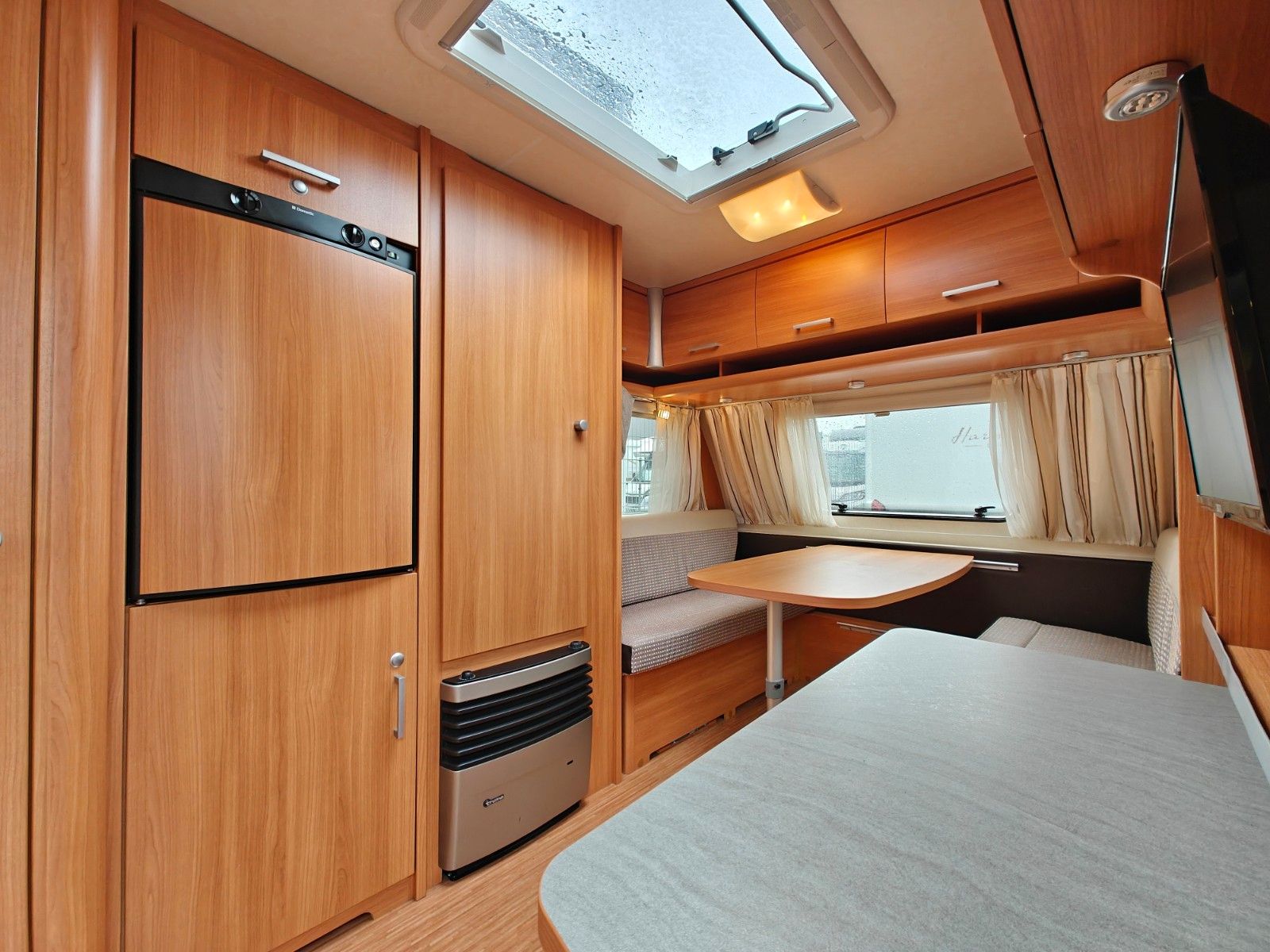 Fahrzeugabbildung Knaus Sport 400 LB - Doppelbett/Sitzgruppe, Superb -