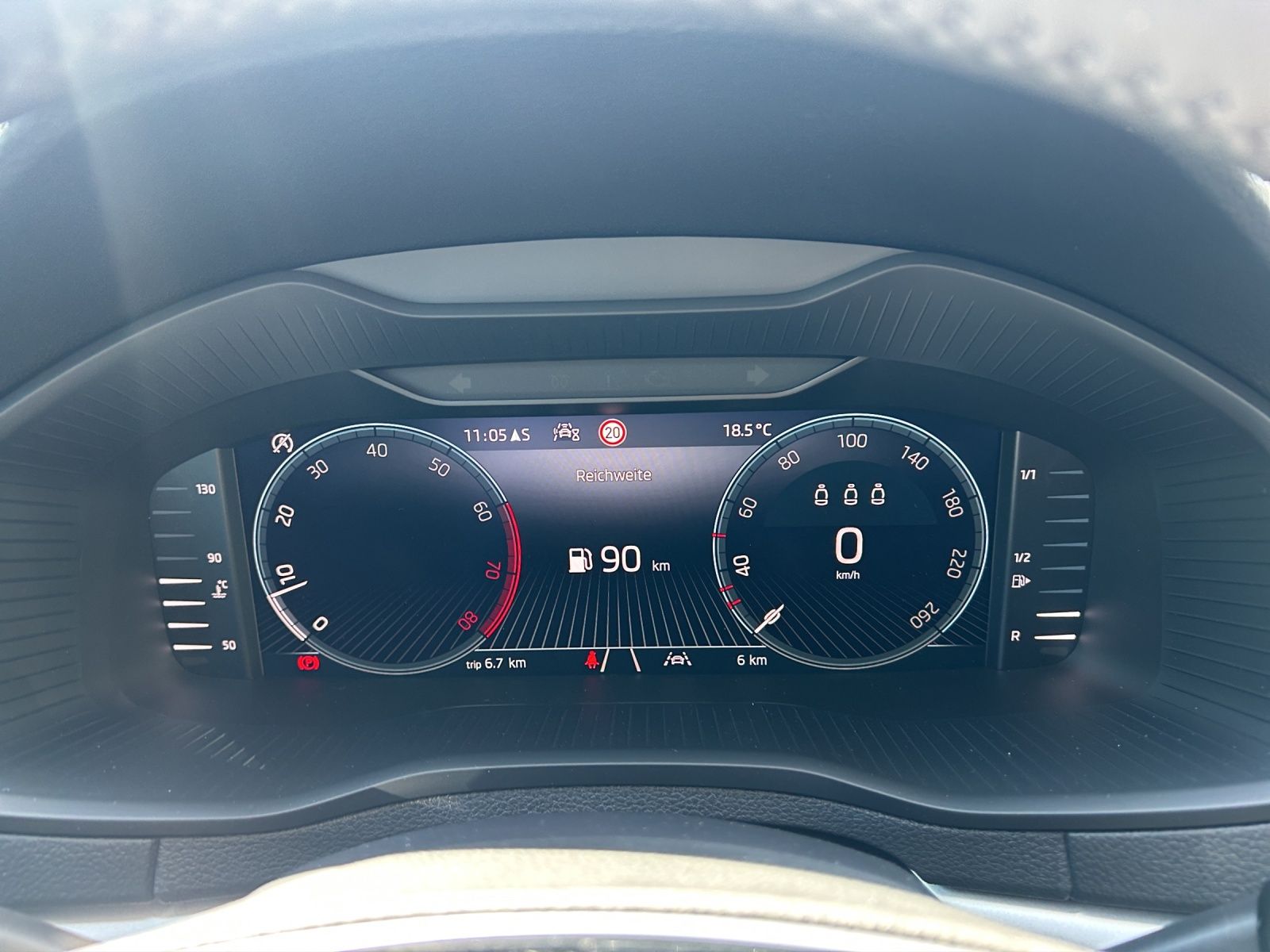 Fahrzeugabbildung SKODA Karoq 1.5 TSI Balance 3J ASG ACC MATRIX AHK RFK