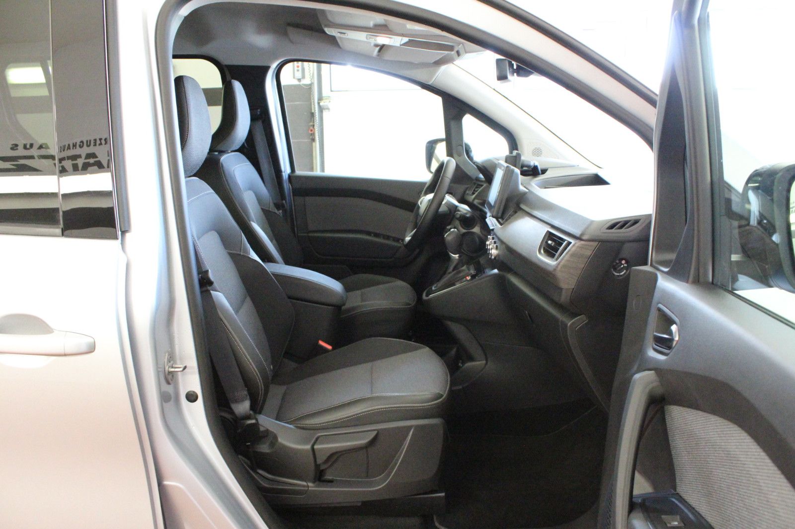 Fahrzeugabbildung Renault Kangoo Grand Techno TCe 130 EDC 7-Sitzer