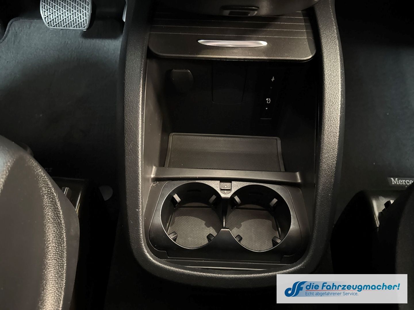 Fahrzeugabbildung Mercedes-Benz V 220 d RISE kompakt Navi Apple CarPlay Android