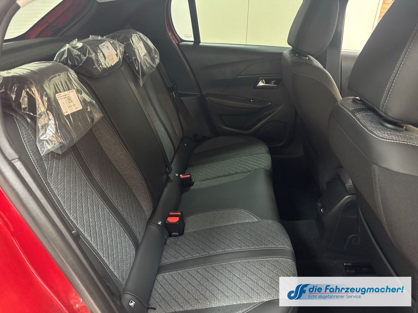 Fahrzeugabbildung Peugeot 208 Allure Digitales Cockpit LED Apple CarPlay A