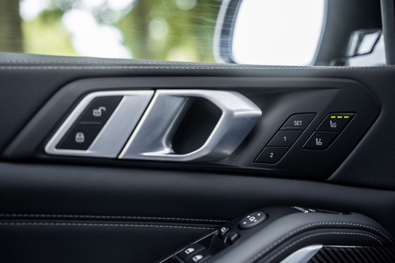 Fahrzeugabbildung BMW X5 40d xDrive M-SPORT PRO|AHK|CARBON|LUFT|ICONIC