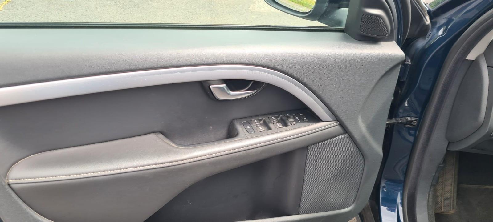 Volvo V70 2015 — photo 20