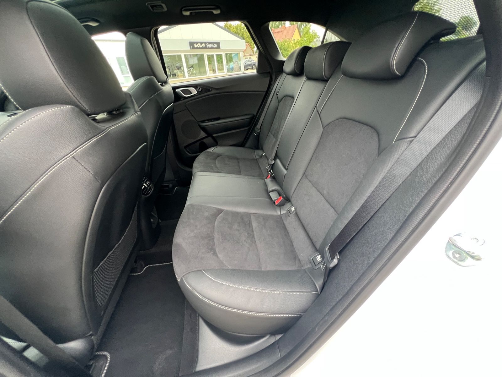 Fahrzeugabbildung Kia Ceed SW 1.5T 140 DCT7 GT-Line Leder Tec 18Z GD