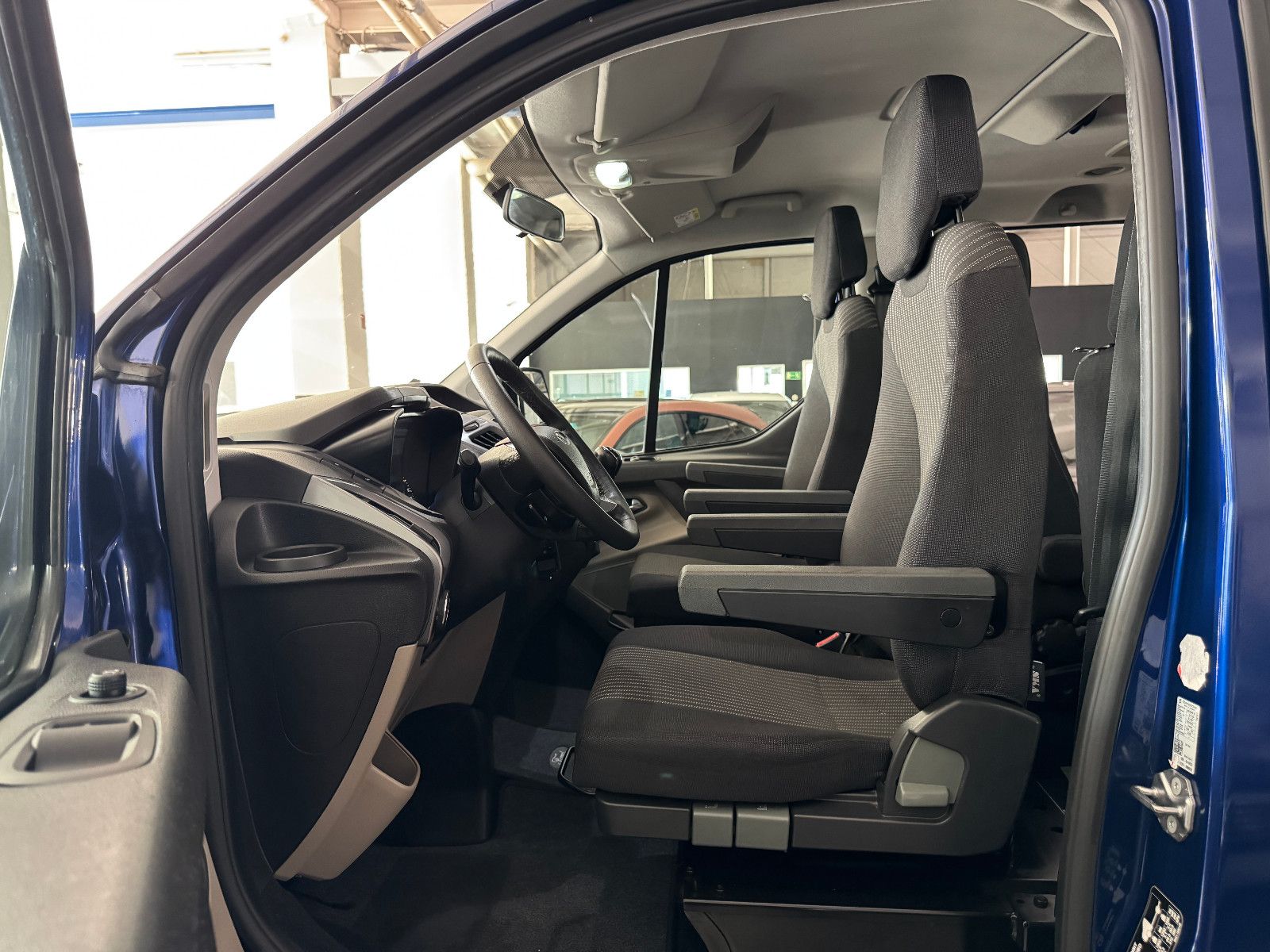 Fahrzeugabbildung Westfalia WESTFALIA BUSINESS EDITION EUROLINE FORD 7SITZER