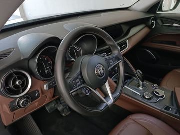 Alfa-Romeo Stelvio - 10