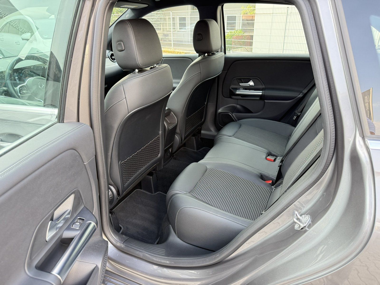 Fahrzeugabbildung Mercedes-Benz B 200 Progressive*LED*KAMERA*CARPLAY*SPURHALTE*