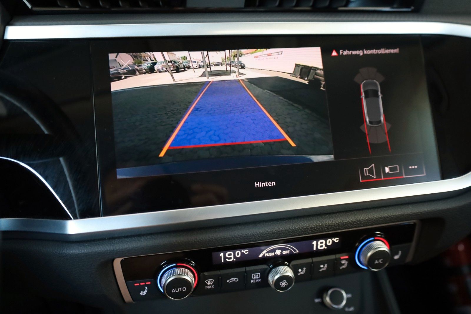 Fahrzeugabbildung Audi Q3 45TFSIe Sportback,Leder,Navi,LED,SH,Kamer,ACC