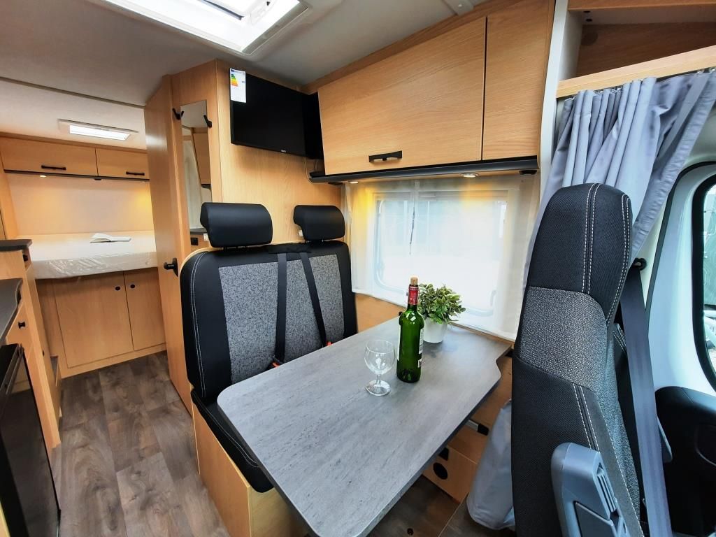 Fahrzeug Übersicht 8 Fahrzeugabbildung Sunlight V 69 Verfüg./Sparen Sie 8.777,- €