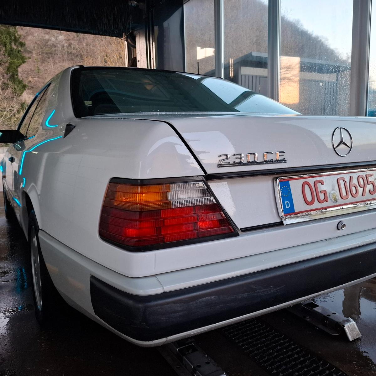 Mercedes-Benz 230CE Weiß Liebhaberfahrzeug in Topzustand!!