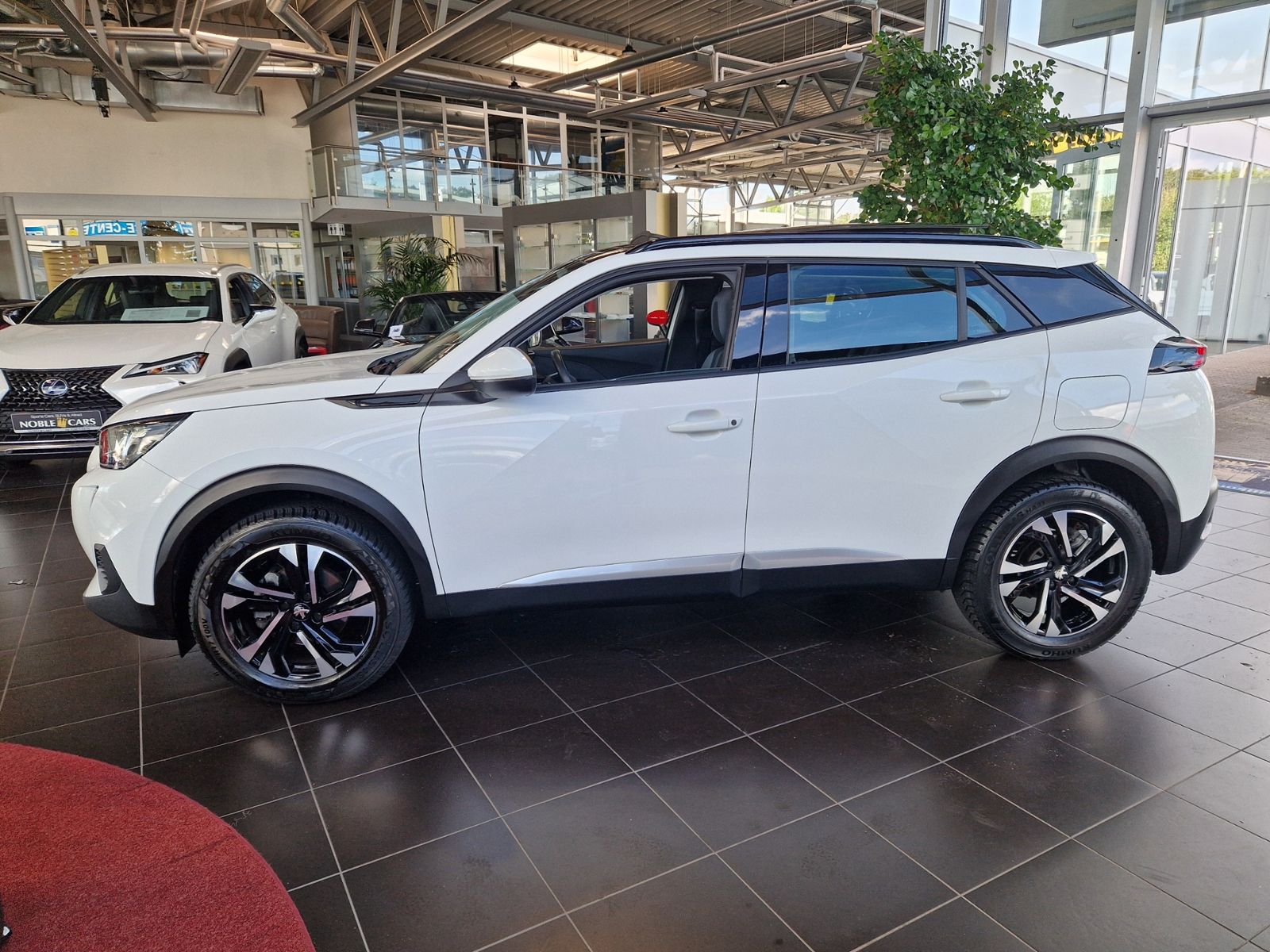 Fahrzeugabbildung Peugeot 2008 Allure PANO KLIMA LED NAVI ALU